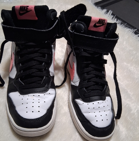 Nike Black and Pink Sneakers with Classic Design - Picture 1 of 13